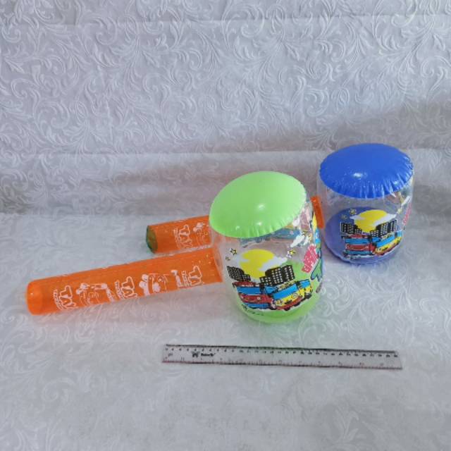 Mainan tiupan palu