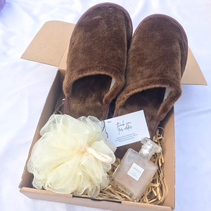 KADO WEDDING | KADO CEWEK | KADO PACAR | KADO WISUDA | HAMPERS KIMONO | GIFT BOX KIMONO SANDAL