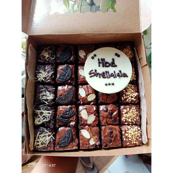 

Fudgy brownis uk 20x20cm fresh