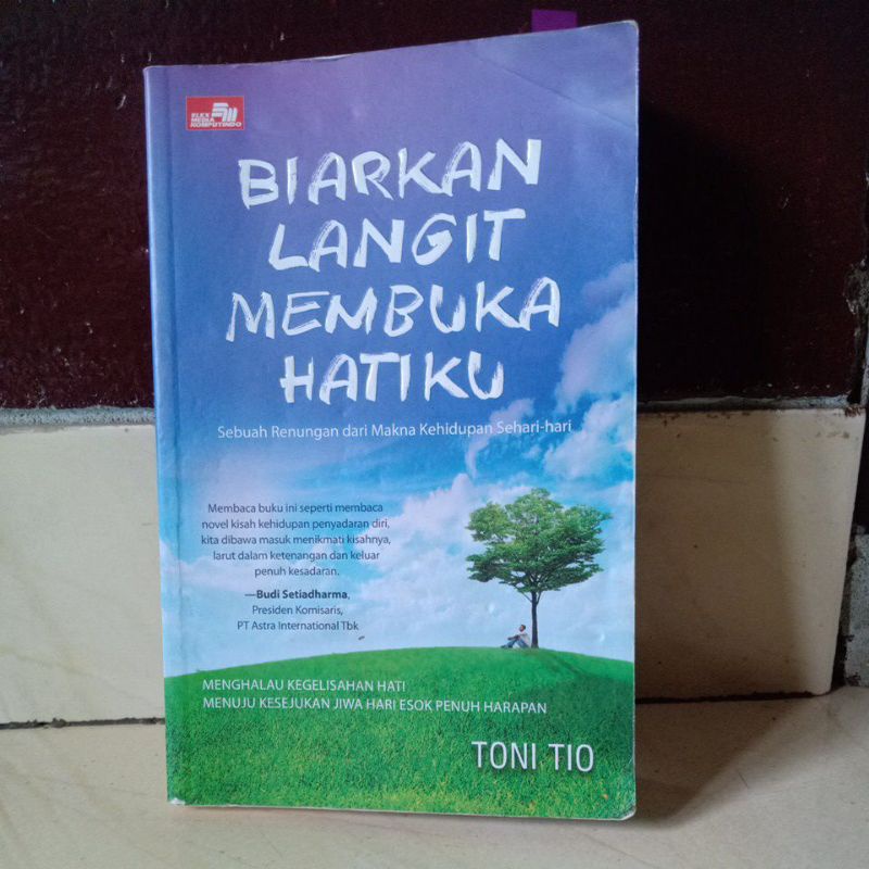

Buku Biarkan Langit Membuka Hatiku