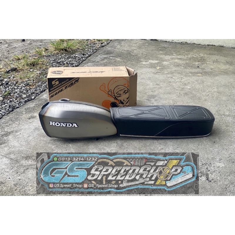 TANGKI TANKI CB125 SULTAN PART SET EMBLEM IMPORT & JOK SADEL CB CARBON MOTIF XXX PLAT BESI