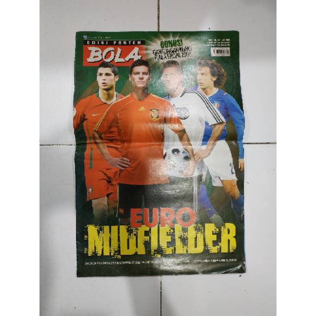 Majalah Tabloid Bola Edisi Poster Euro Midfielder Shopee Indonesia