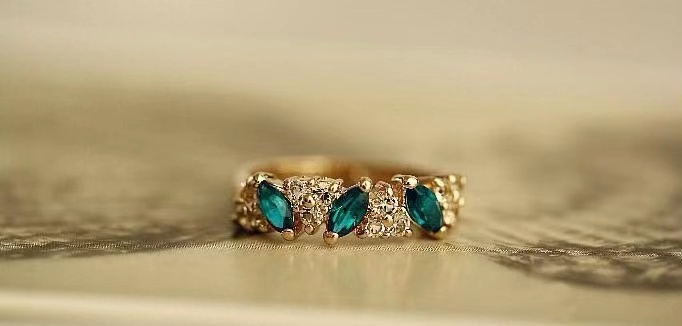 Retro sweet emerald fashion new glitter diamond ring i women E01