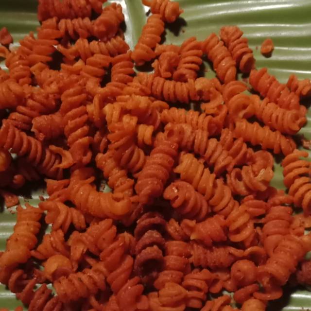 

Makaroni ulir pedas/makaroni spiral snack kiloan