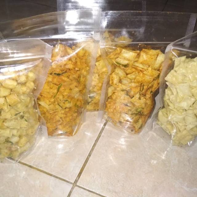 

Cemilan lumpia, pangsit enak