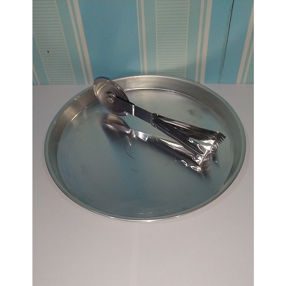 Loyang Pizza Anti Lengket Diameter 22cm Plus Pisau/Cutter Pizza Multifungsi