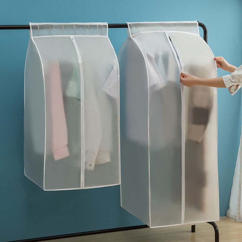 Three-dimensional clothing dust cover