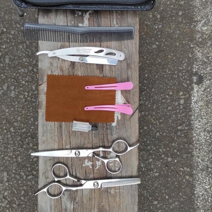

Set Alat Gunting Rambut Flat Sasak Pisau Cukur Stainless