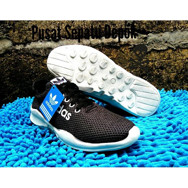 Sepatu Kets Sekolah Wanita Adidas Jaring Hitam