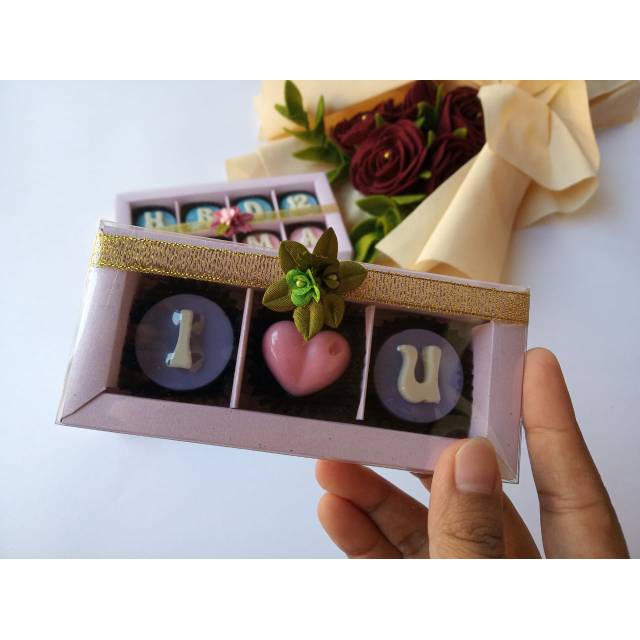

Coklat karakter I Love You 3 sekat
