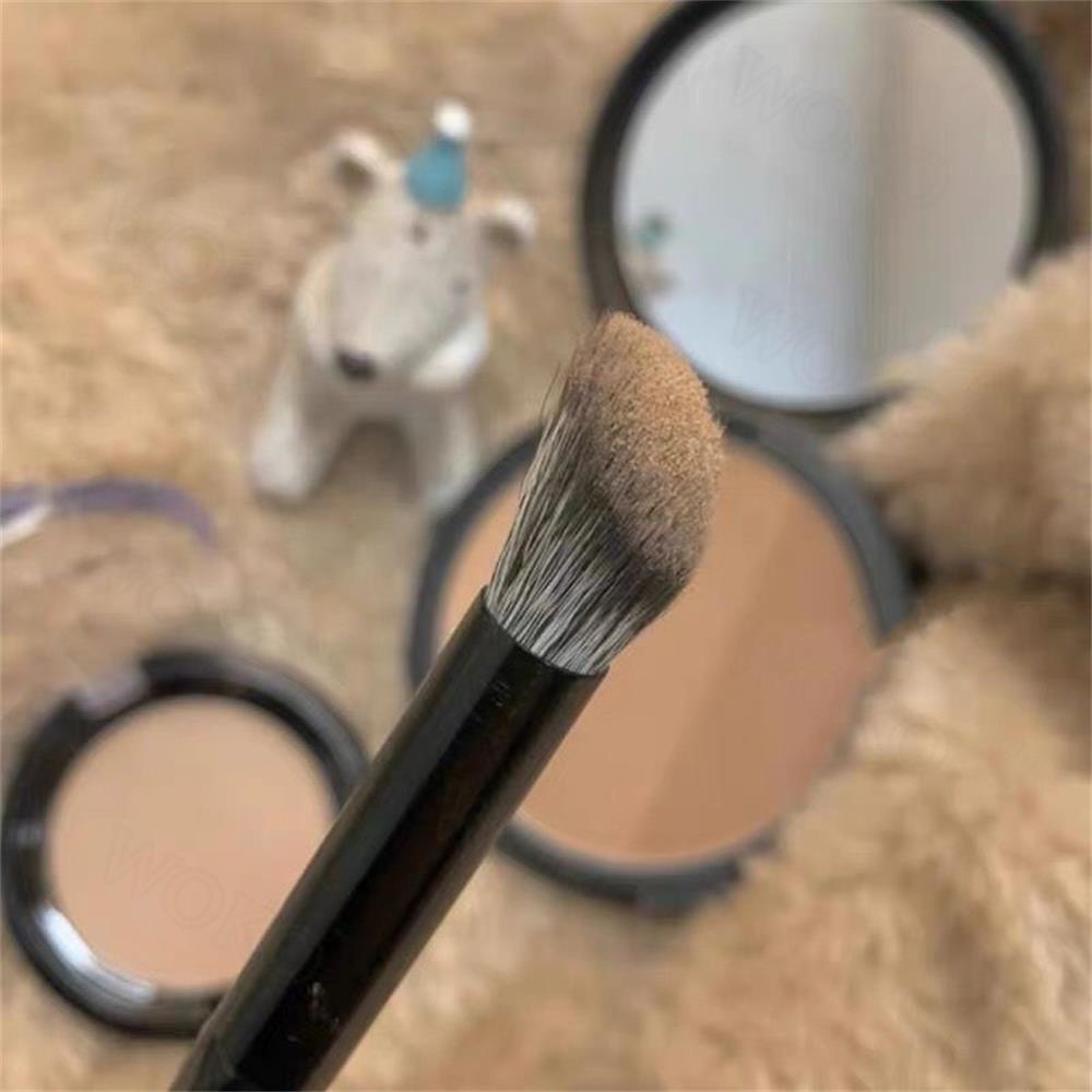 Brush Makeup Bentuk Nanas Untuk Contour Wajah Dan Hidung