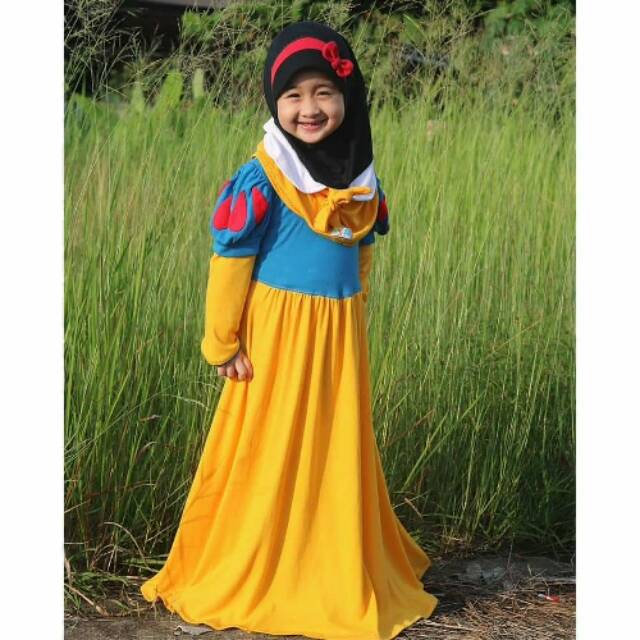 Snow White busana Refanes