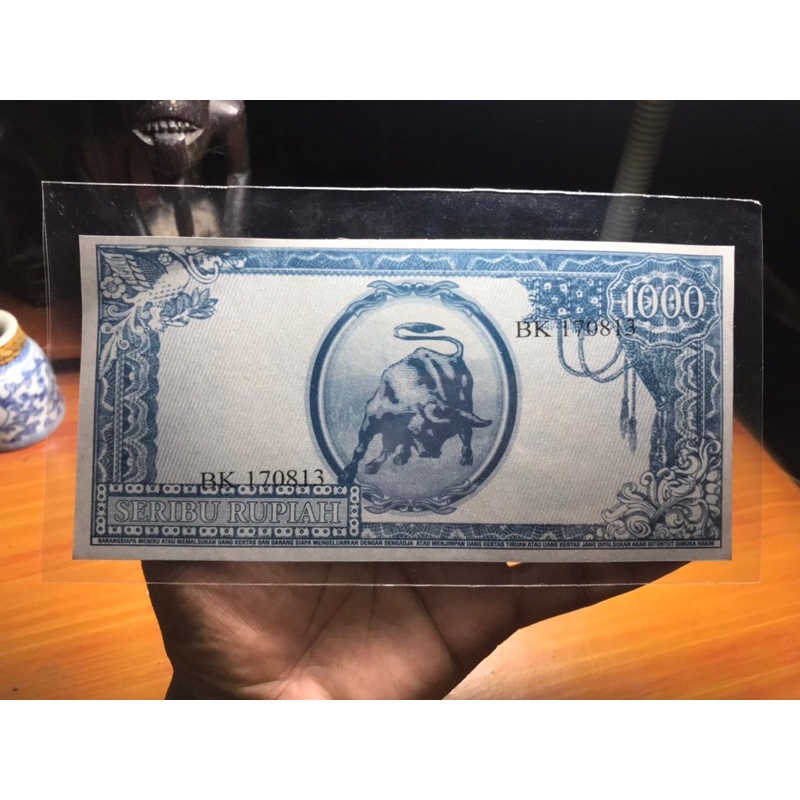 Uang Kuno Soekarno 1000 Rupiah 1960 Biru gambar belakang Banteng