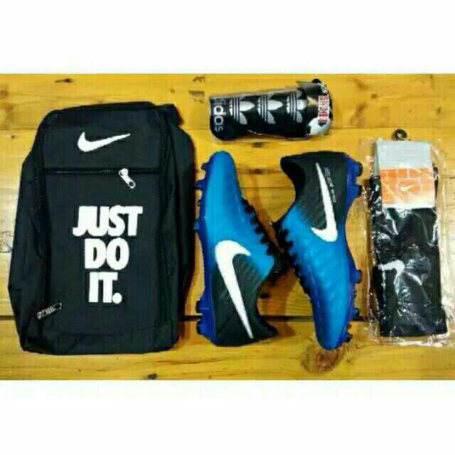 Paket Komplit Sepatu Bola Nike Tiempo gred ori.promo bola Tiempo murah.new bola Nike promo-Biru