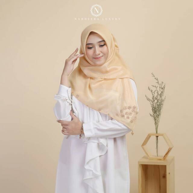 Nadheera Luxury Scarf