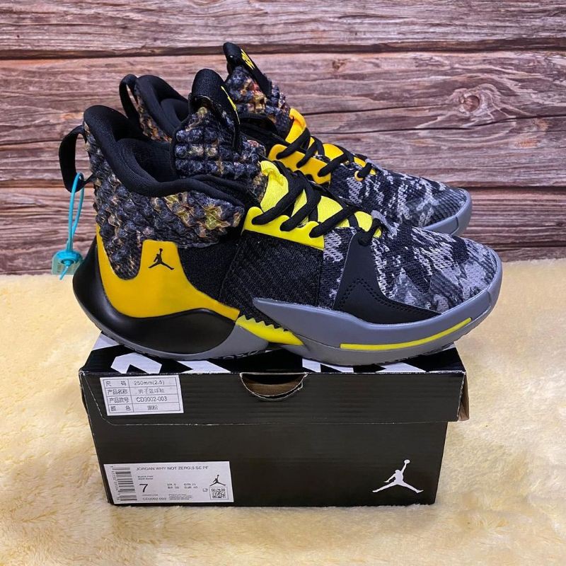 Sepatu nike air jordan whynot zero 2 high grey orange