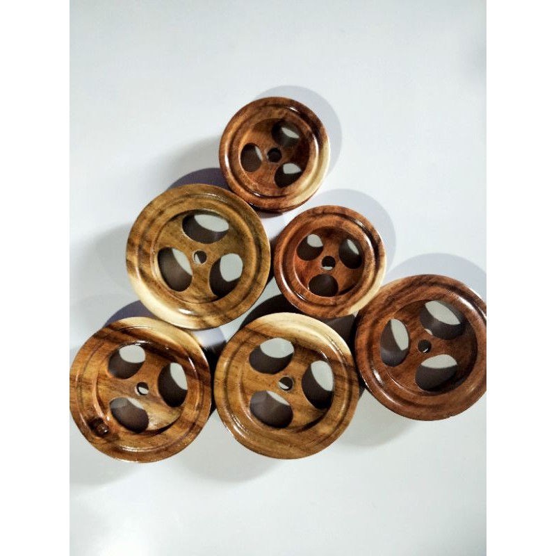 Gulungan senar pancing kayu