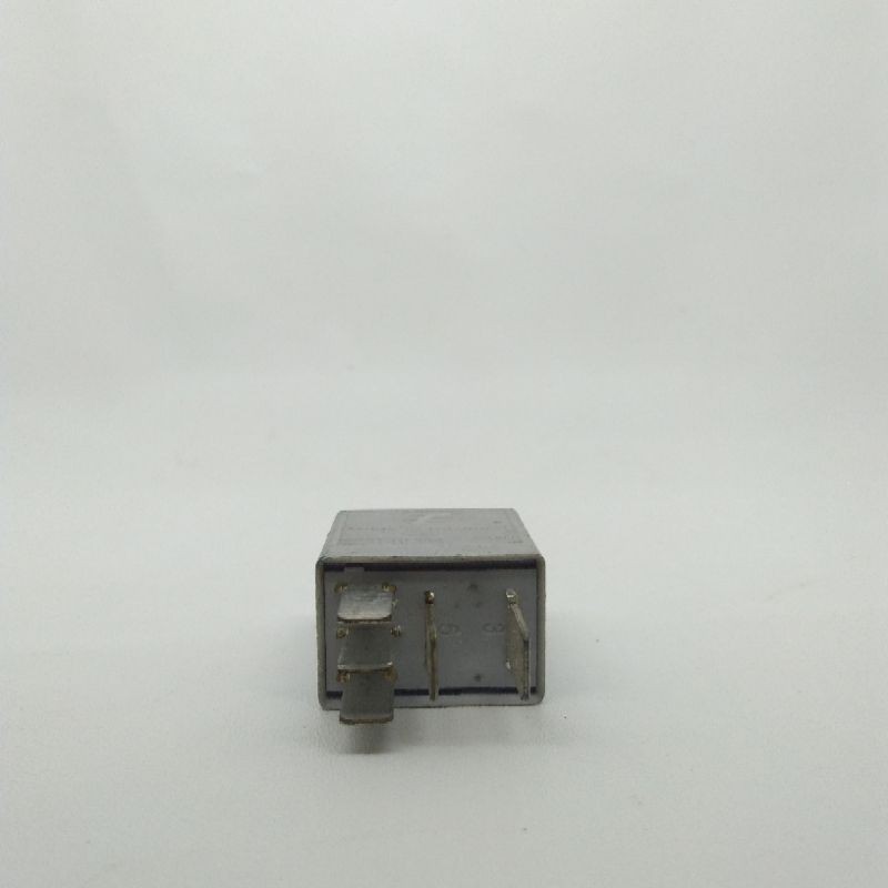 RELAY LAMPU K. 5 ABU-ABU UNIVERSAL