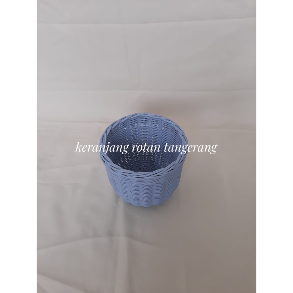 

rotan | tempat pensil | tempat make up dari bahan rotan biru