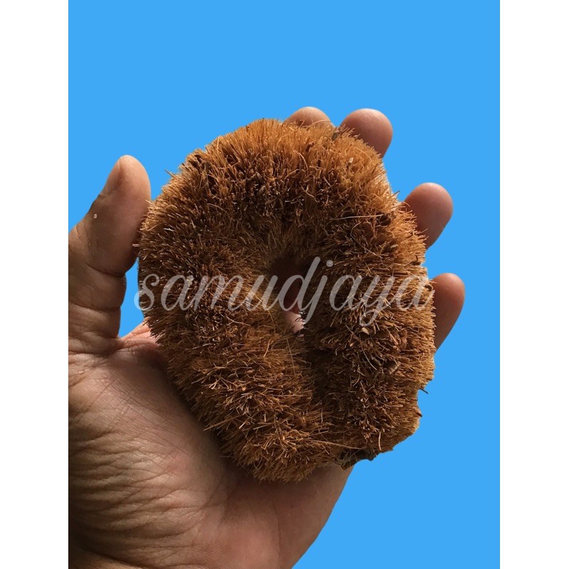 sikat sabut kelapa / sikat kamar mandi