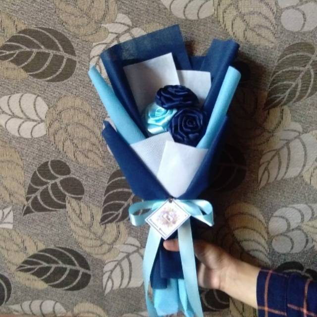 

Buket kreasipoets sedang isi 3 tangkai