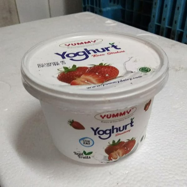 

YUMMY FRUIT YOGHURT STRAWBERRY 475GR