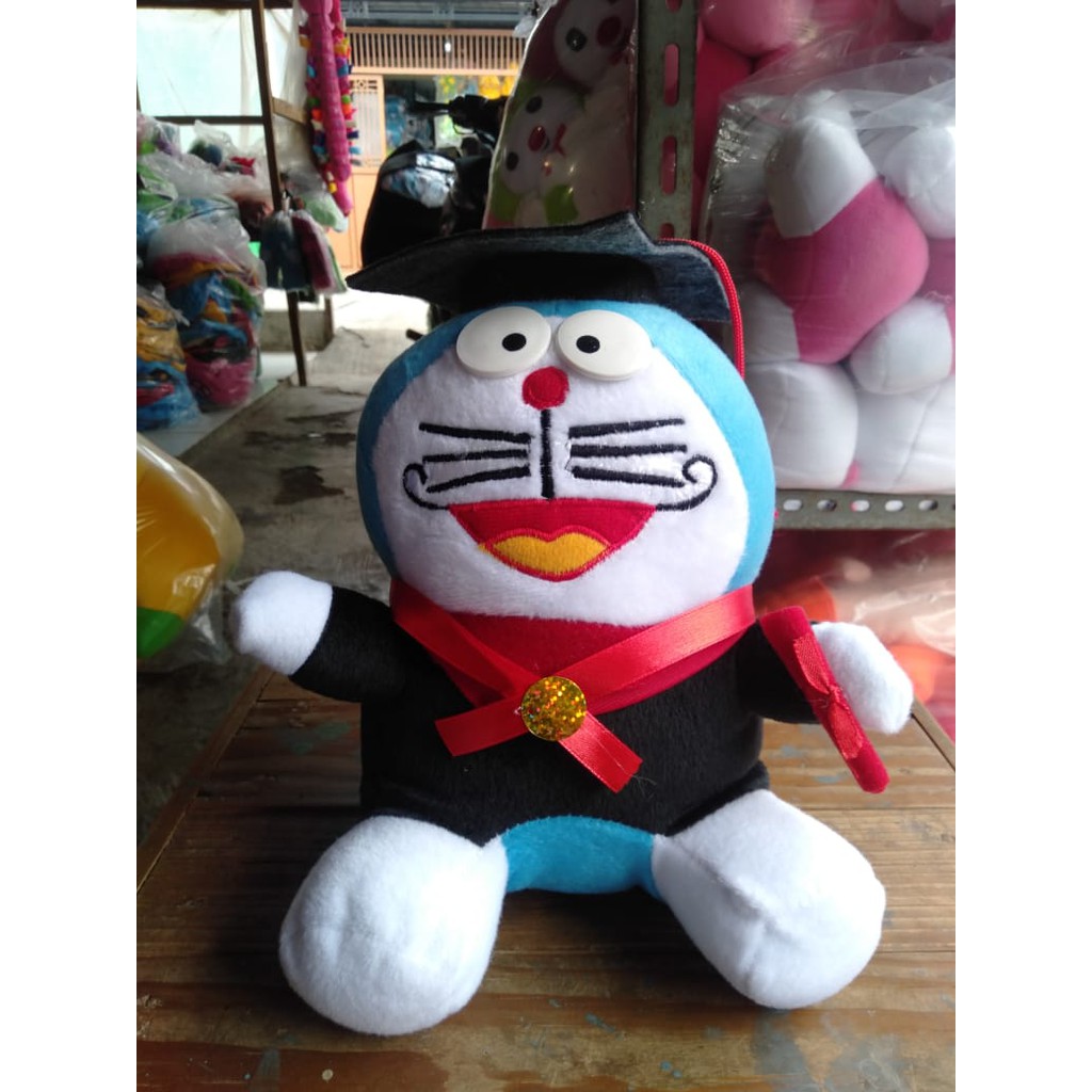 Boneka doraemon wisuda ukuran 20cm