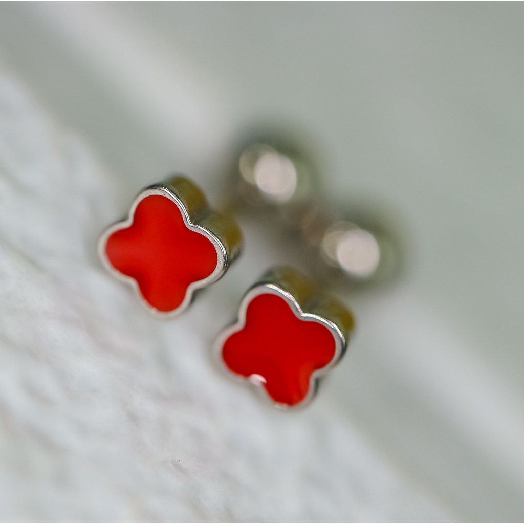 Anting baut clover titanium korea anti karat