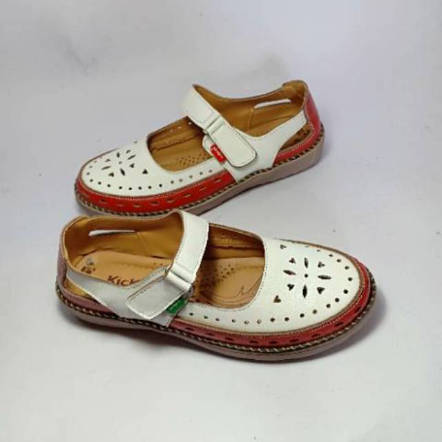 Sepatu kickers kulit cewek motif kretekan warna putih biru