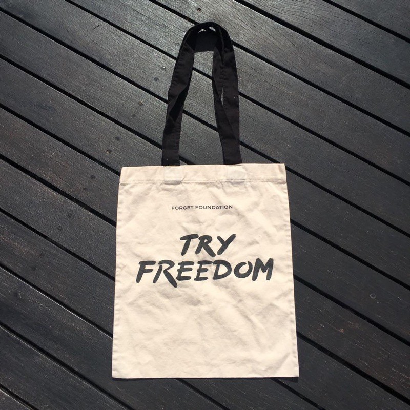 Chanel totebag gift makeup