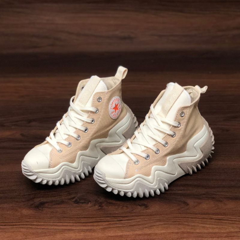 Converse Run star hike motion beige