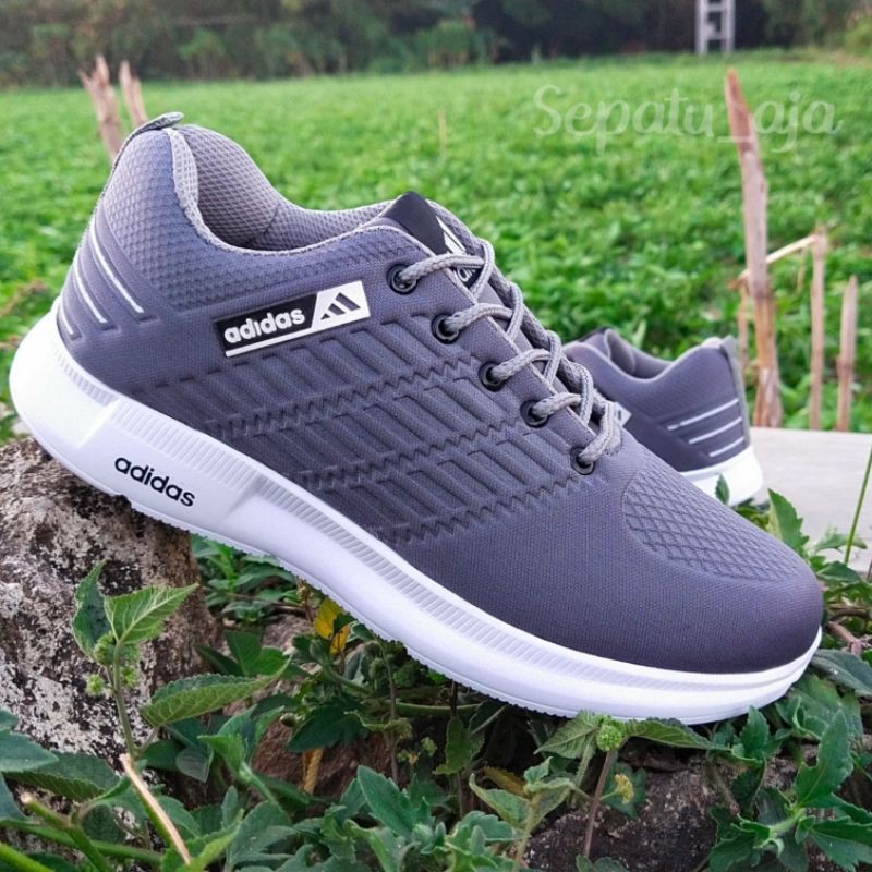 Sepatu Sneakers Pria Adids List Emboss