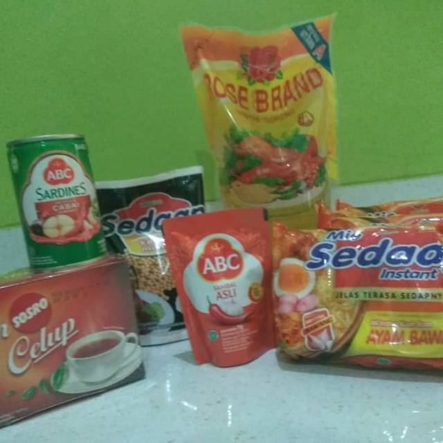 

Paket sembako minyak 1 liter, teh, kecap, sambal, sarden, mie 4