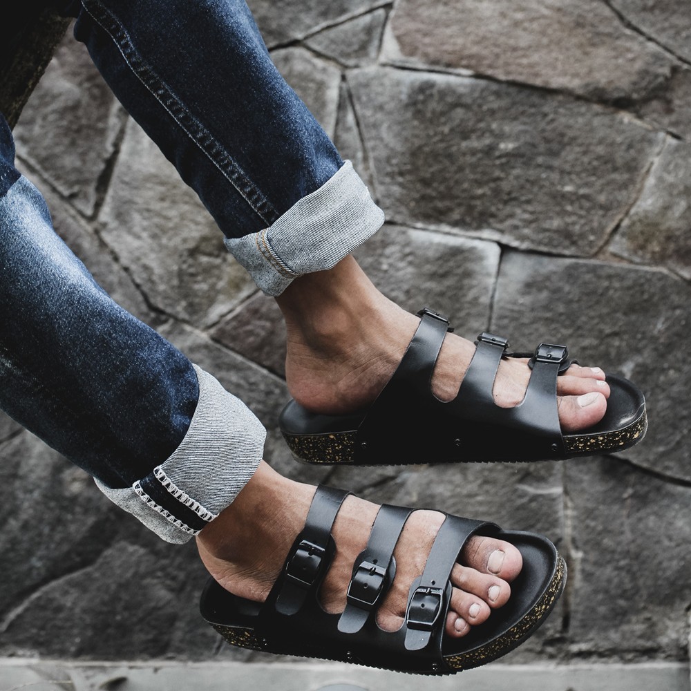 LICHT BLACK - Sandal Kasual Pria Cowok Simple Jalan Outdoor Sendal Santai Casual