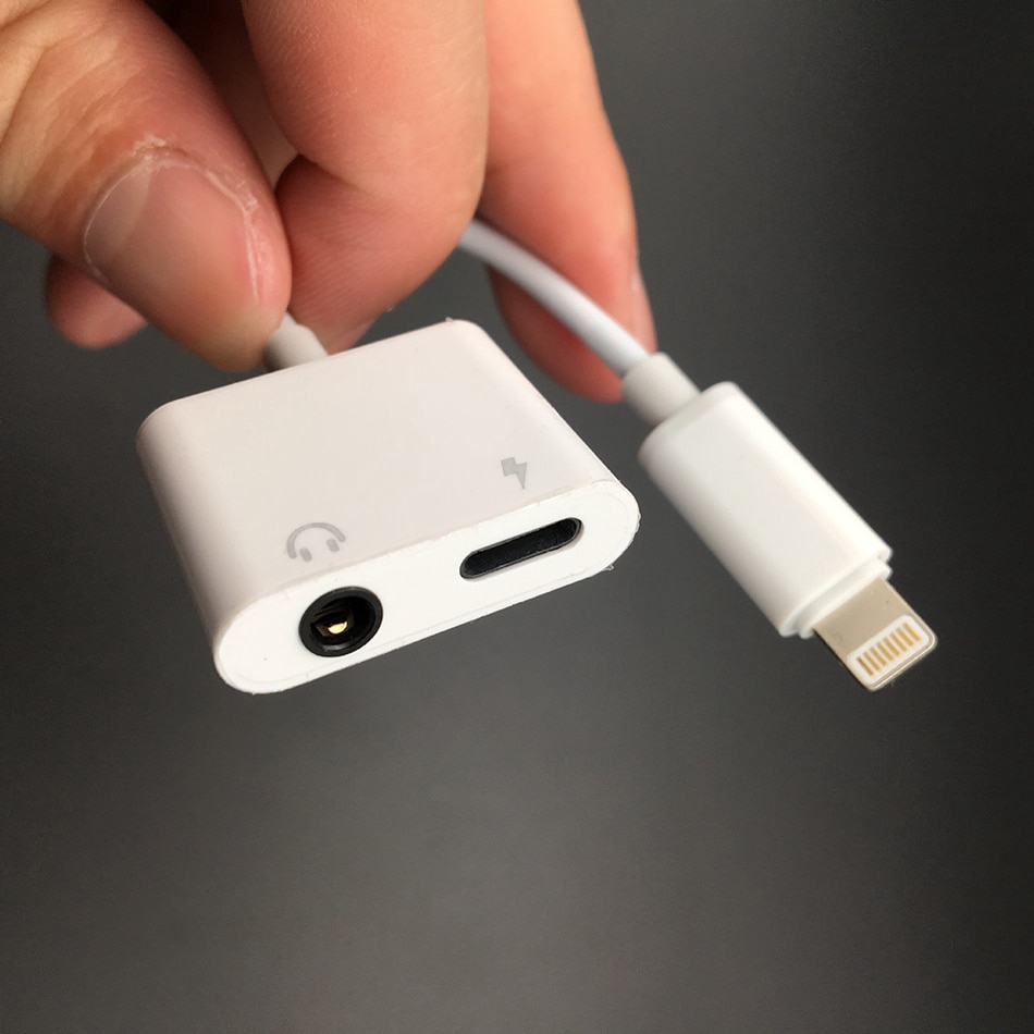 Splitter Kabel Konektor Charger untuk iPhone Lighting 3.5mm