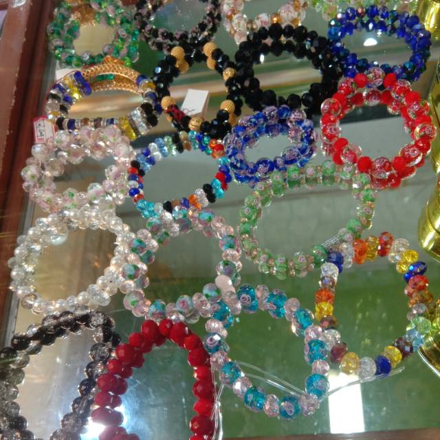 Gelang emas tali kristal