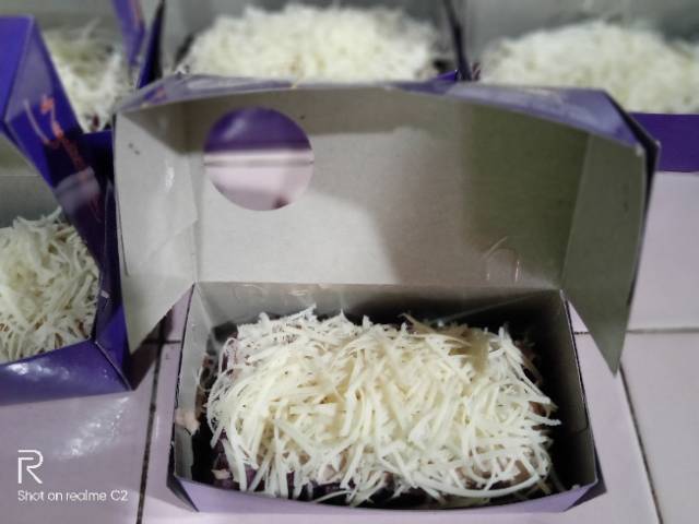 

Brownis kukus ubi ungu, OLEH2 KHAS SRAMBANG PARK NGAWI