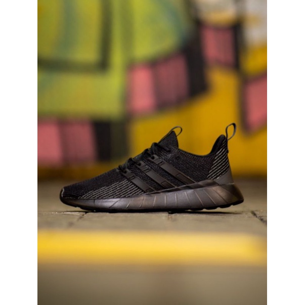 Sepatu Sekolah Hitam Polos Questar Flow Full Black Original OEM Sneakers Pria Hitam Polos
