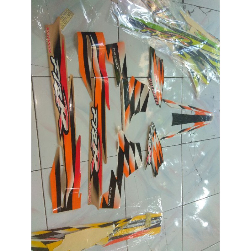 Striping Yamaha F1ZR Millenium