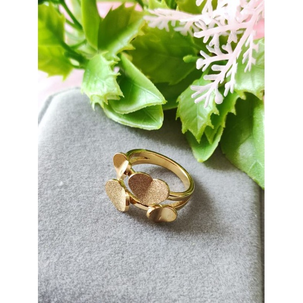 Cincin Fashion Titanium Warna Emas Wanita X4