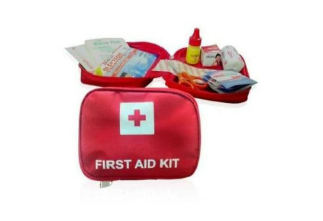 Onemed P3K warna merah model dompet One Med - Outdoor First Aid Kit