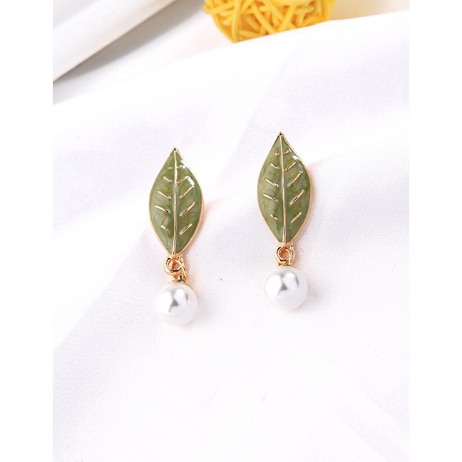 LRC Anting Tusuk Fashion Leaf Section Leaf Pearl Earrings D13958