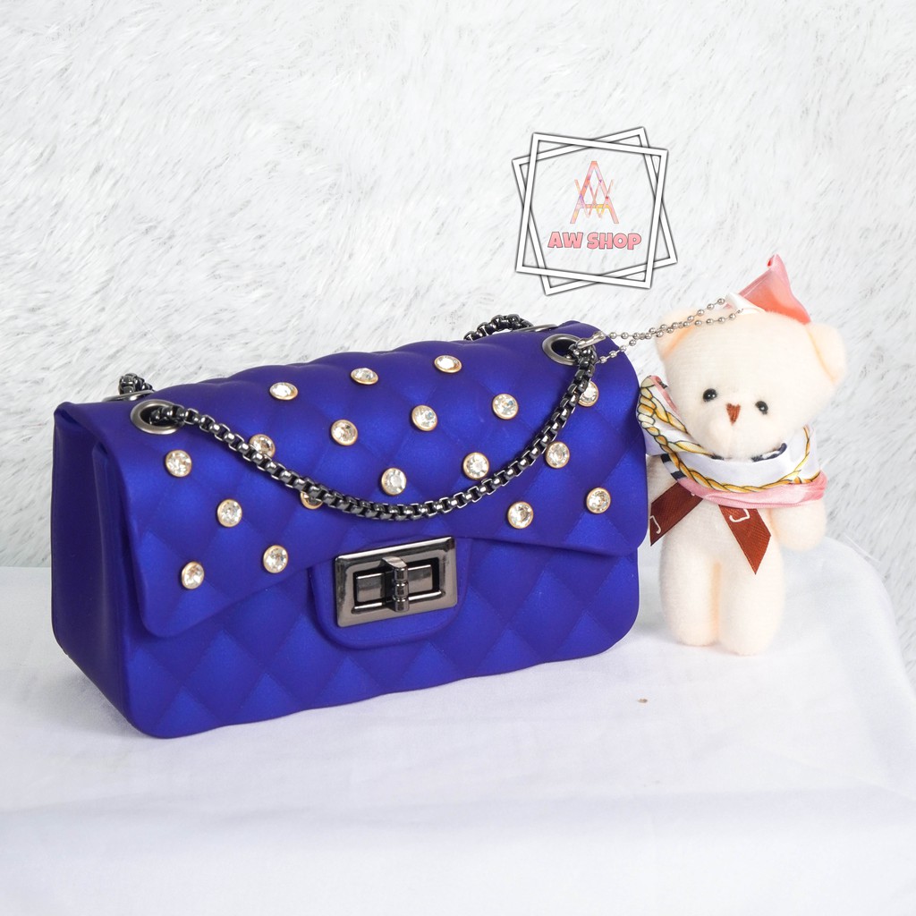 Tas Selempang Wanita Jelly Matte Diamond Kotak Size 18 Cm Rantai Hitam (Gratis Boneka &amp; Syal)