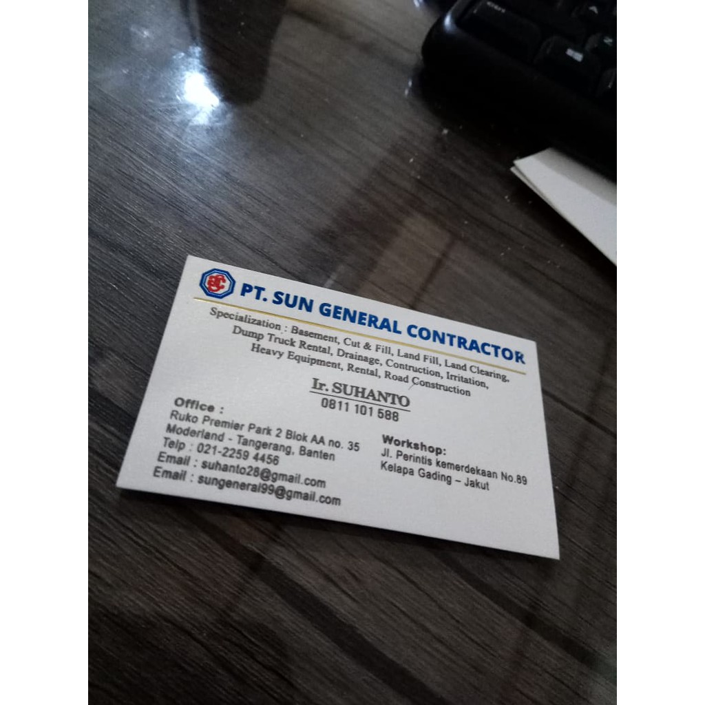 

Cetak Kartu Nama 1 Sisi Poli Emas & Poli Biru