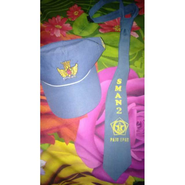 Topi dan Dasi SD MI SMP MTs SMA SMK MAN bahan drill