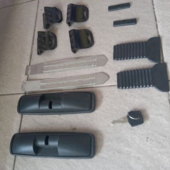 Kaki Rak Bagasi atas Mobil Jepit Body + KUNCI ( harga 2 Pcs)