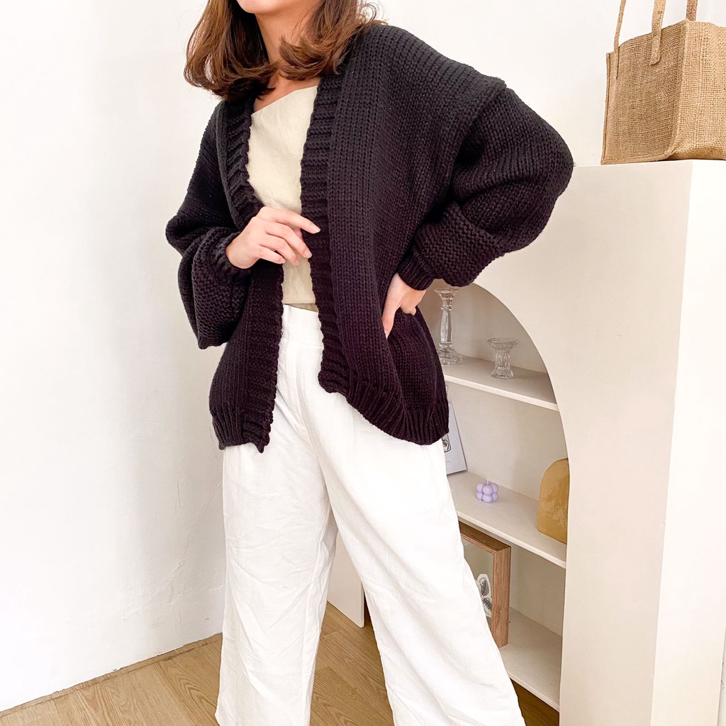 Vintage House Lucia Cron Cardi (Cardigan Rajut Wanita Korea)-Black