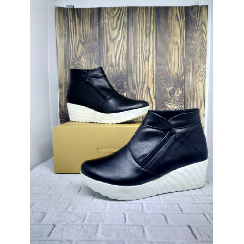 Sepatu Boots Wedges Wanita Sakuragi Etnikshoes