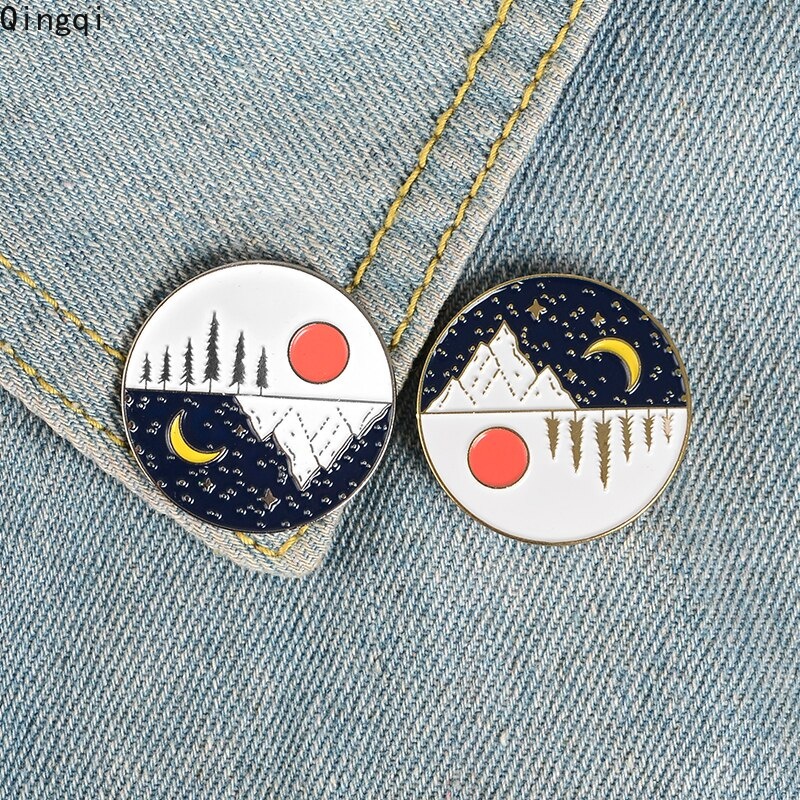 Bros Pin Enamel Bentuk Bulat Motif Gunung Matahari Bulan Bintang Hutan Alam Untuk Hadiah Berkemah Mendaki Luar Ruangan