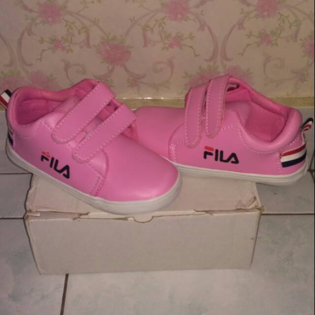 Pesanan ibu Munawaroh , sepatu anak filla dan sepatu dewasa